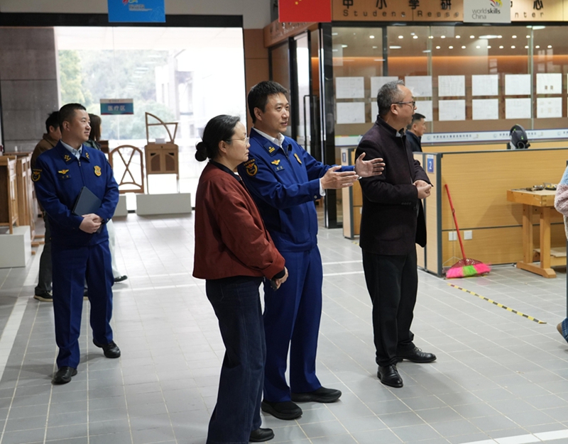 云巖區消防救援大隊與貴州交通技師學院簽約戰略部署協議。