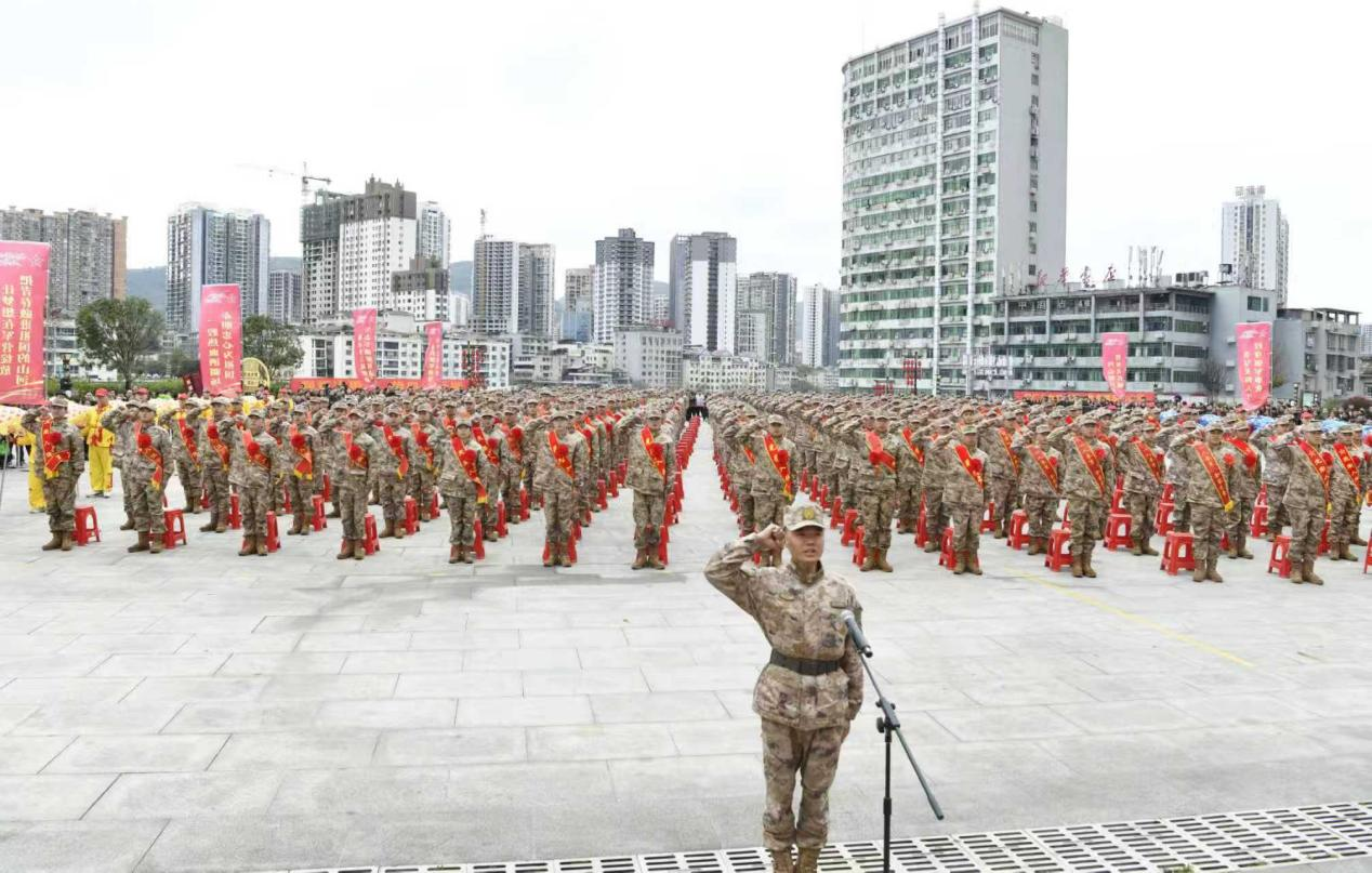 銅仁市2026年上半年新兵入伍歡送儀式在中南門古城舉行。