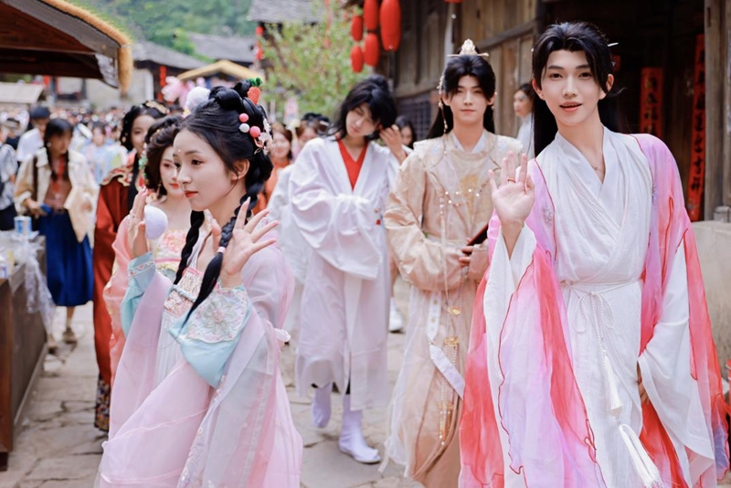 花神盛裝以待。