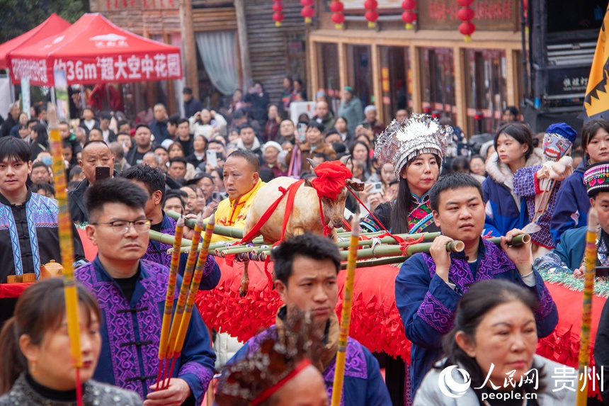 貴州省石阡縣坪山鄉堯上舉行仡佬敬雀節活動。人民網 黃小桃攝