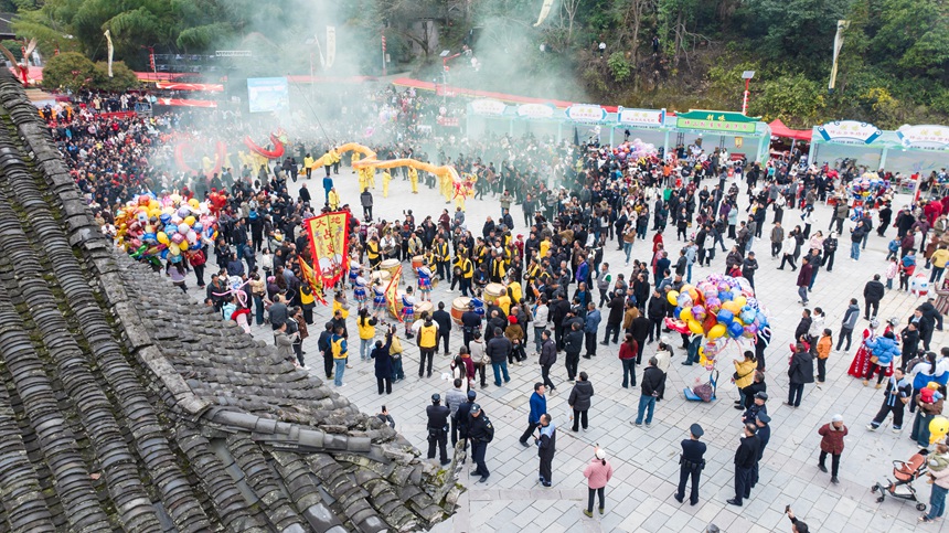 貴州省石阡縣坪山鄉堯上舉行仡佬敬雀節活動。吳劍攝