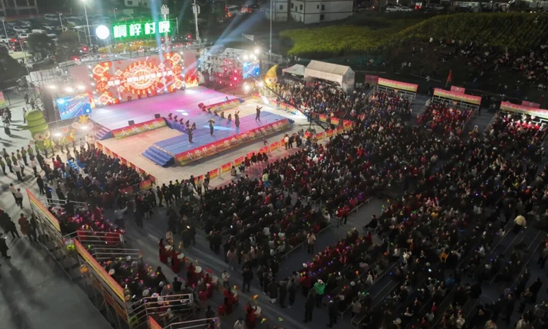 2025年桐梓春季“村晚”在官倉鎮舉行。