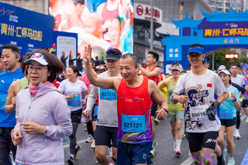 2026貴州·仁懷馬拉松賽現場。人民網記者 涂敏攝