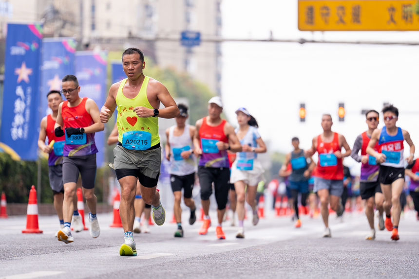 2026貴州·仁懷馬拉松賽現場。人民網記者 涂敏攝