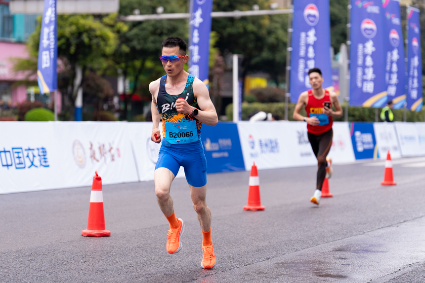 2026貴州·仁懷馬拉松賽現場。人民網記者 涂敏攝