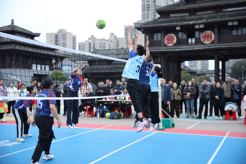 荔波“村排”比賽現(xiàn)場。