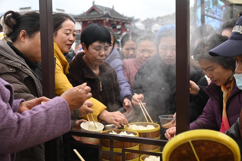 從松桃“村晚·且品苗鄉”面食大賽看農家小食到商品的蝶變。