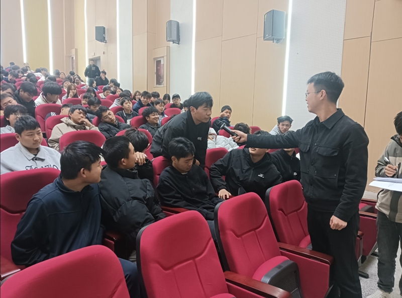 反詐宣傳進校園筑牢校園“安全網(wǎng)”。