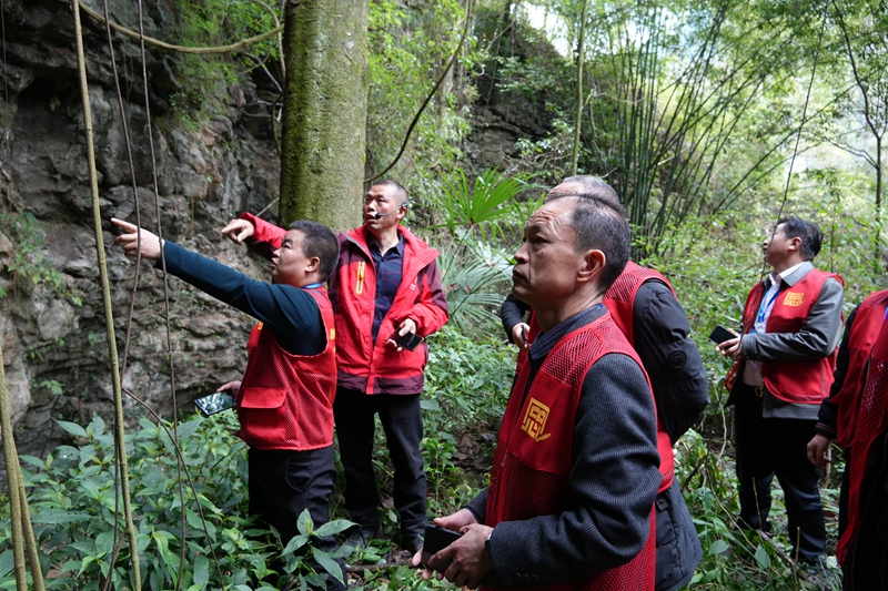 參觀洞穴（楊亞旭 攝）.JPG