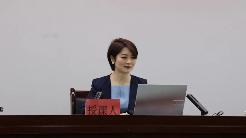 貴州省環(huán)境監(jiān)察局的瞿燕凌同志作交流分享。