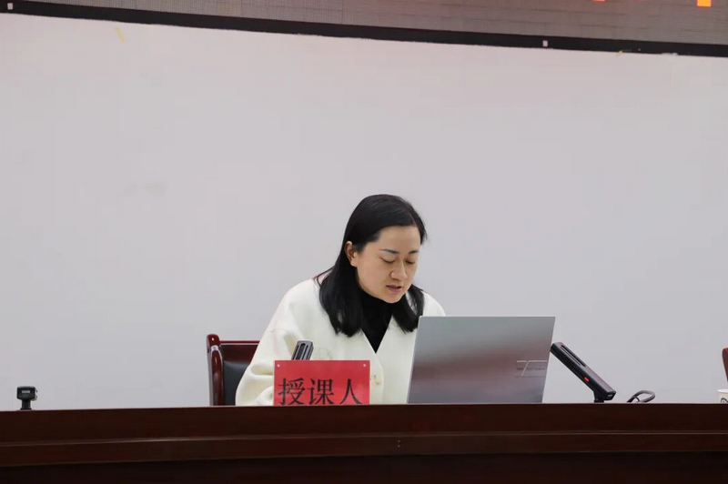 貴州師范大學(xué)黃荷同志作交流分享。