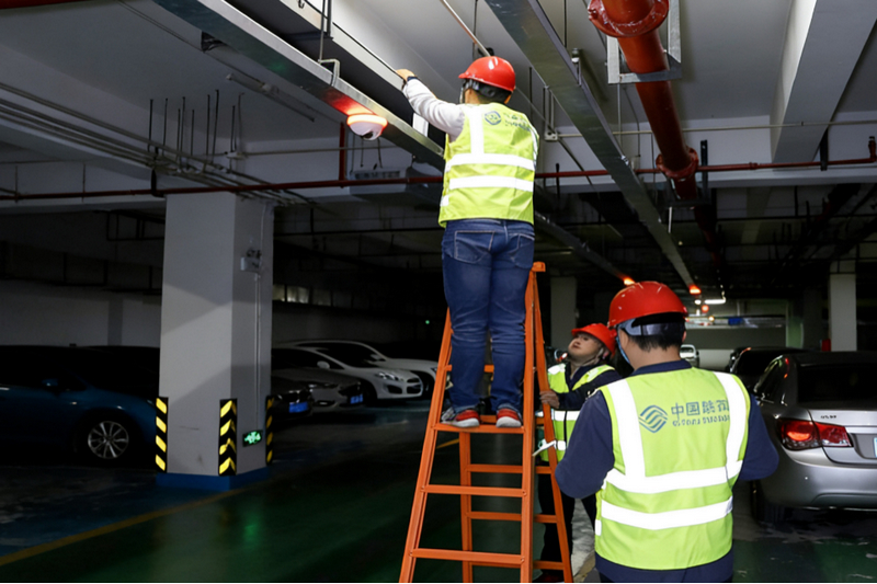 遵義移動通信服務對電梯、地下停車場網絡覆蓋攻堅工作場景。