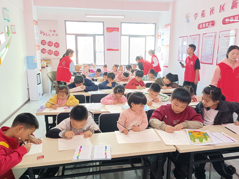 安順經開區學苑社區新時代文明實踐站”周末加油站“繪畫活動。