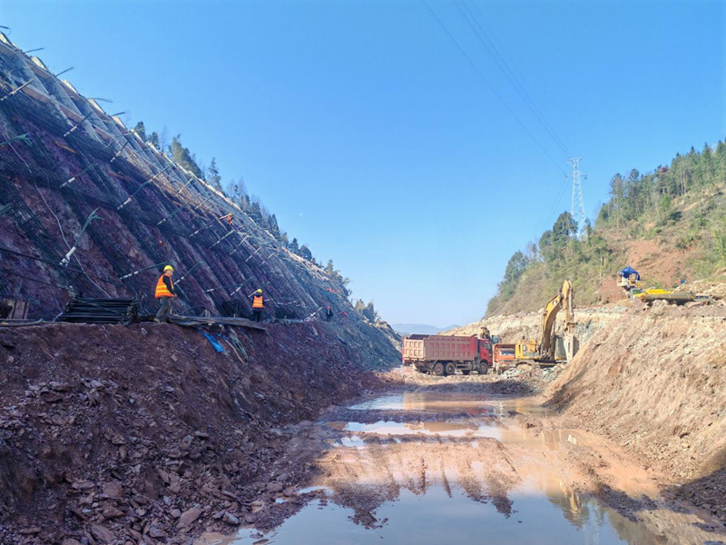 項目建設正當時 產(chǎn)業(yè)交通雙線發(fā)力。