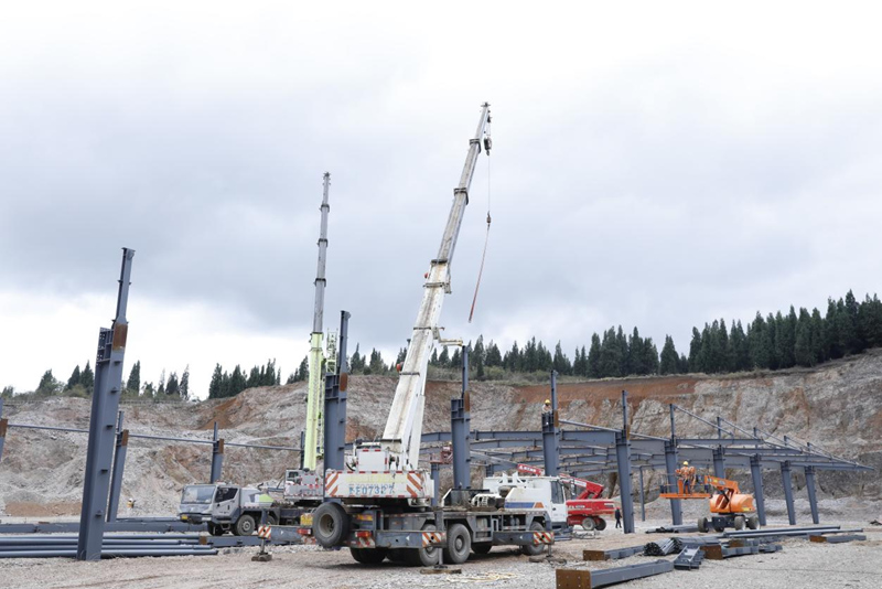 抓項目 拼進度 強保障 全力推動重大項目建設。