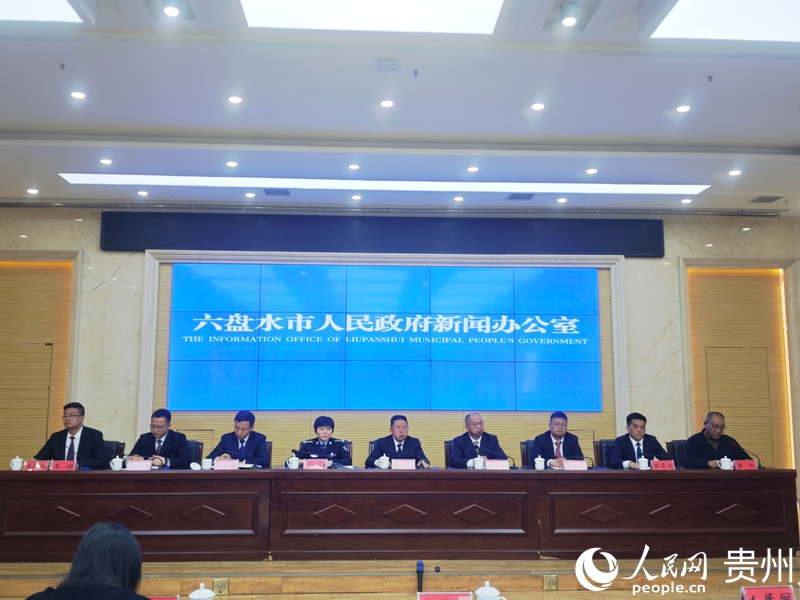 六盤水站南站房開通運營新聞發布會現場。人民網 黃小桃攝