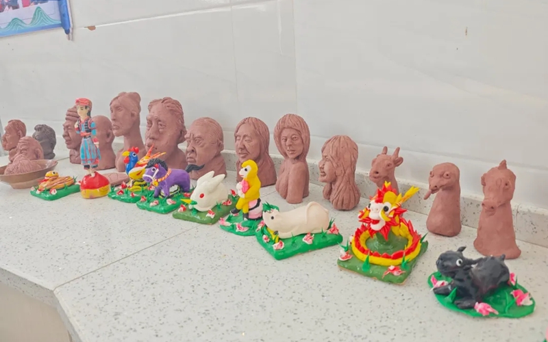 水城區(qū)新街鄉(xiāng)非遺面塑、非遺泥塑。何梅 攝.jpg