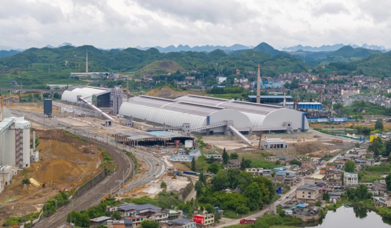 西南地區(qū)首個(gè)大型智能化煤炭?jī)?chǔ)配基地在水城投運(yùn)。.jpg
