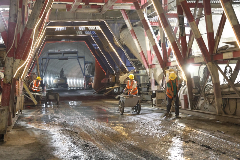 隧道內部施工現場.jpg