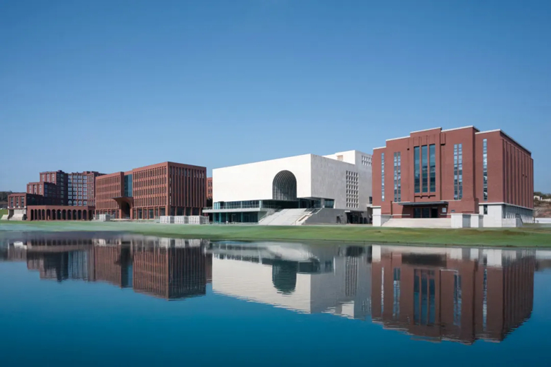 貴州工商職業大學。