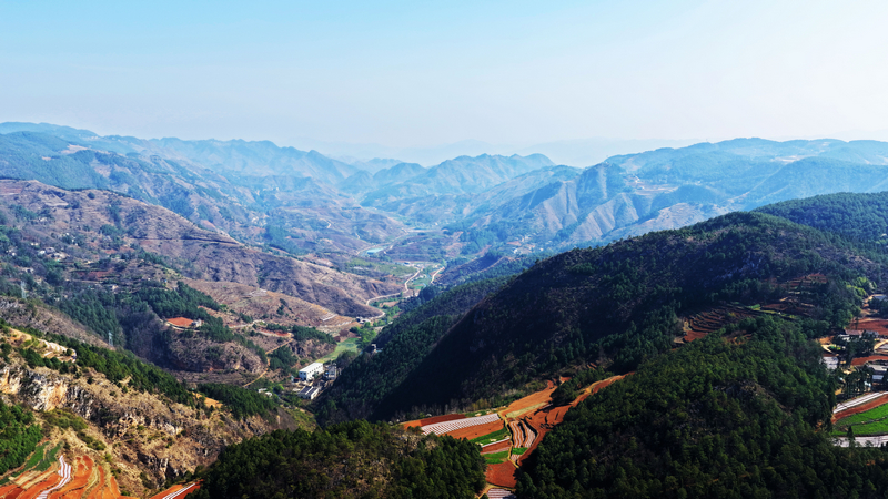 威寧自治縣羊街鎮與大街鄉交界處，洛澤河碧水悠悠、依山蜿蜒，山水相依相映，勾勒出高原河谷獨有的秀美風光。