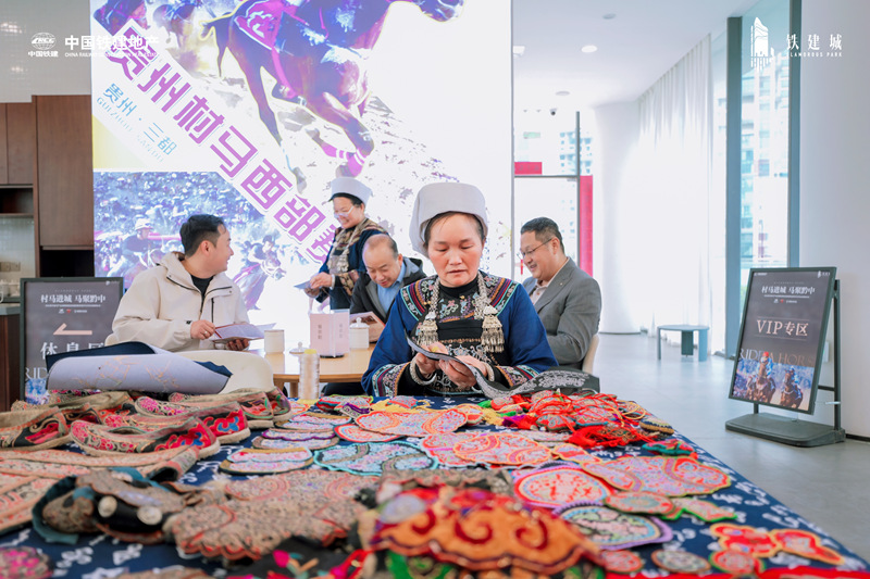 馬尾繡技藝演示。