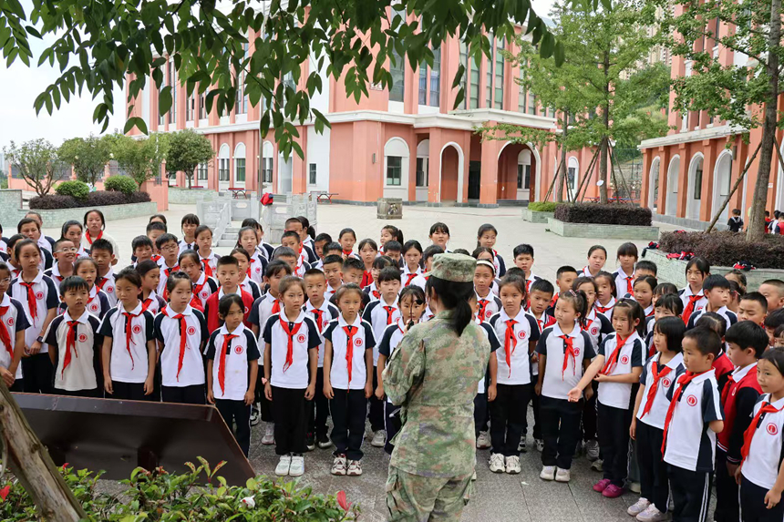 盤州市第八小學開展國防教育故事分享會。盤州市委宣傳部供圖