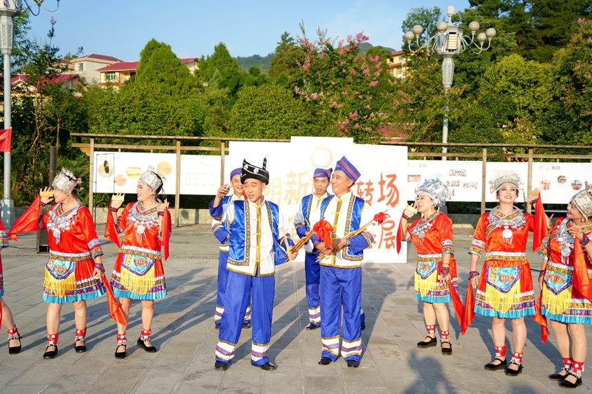 文明新風轉轉場走進銀水村。