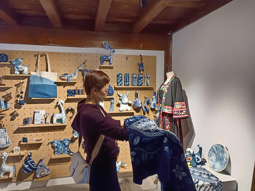 漂亮的蠟染。陳湘飚?dāng)z