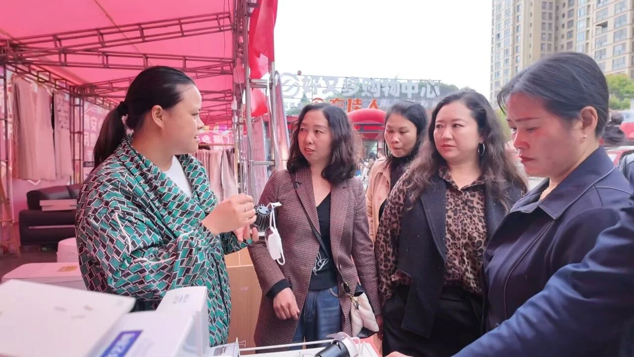 圖為以舊換新補貼活動現場。