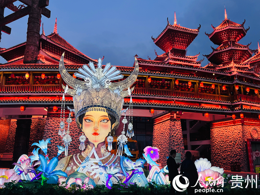 多彩貴州城民族風(fēng)情。人民網(wǎng)記者 陳潔泉攝