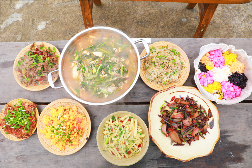 小朋友和家長共同制作的美食。楊潔茹攝