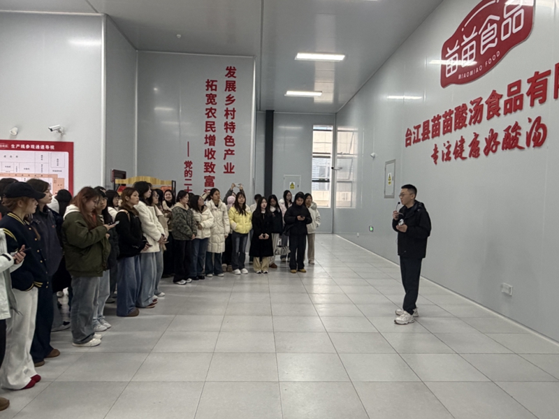 走進酸湯企業的生產車間。