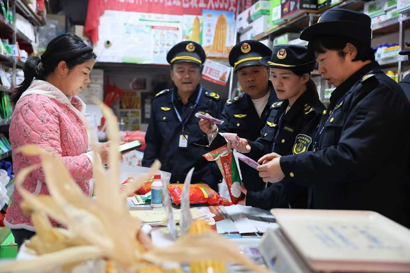 嚴查農資護春耕 筑牢糧食安全“真政績”。