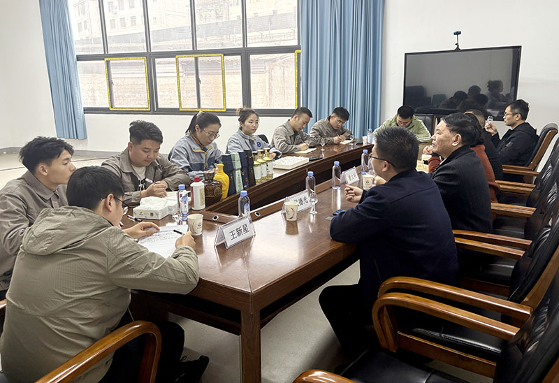 技在技術服務工作中,還開展了座談會,了解企業需求,解決企業生產技術上的難題。