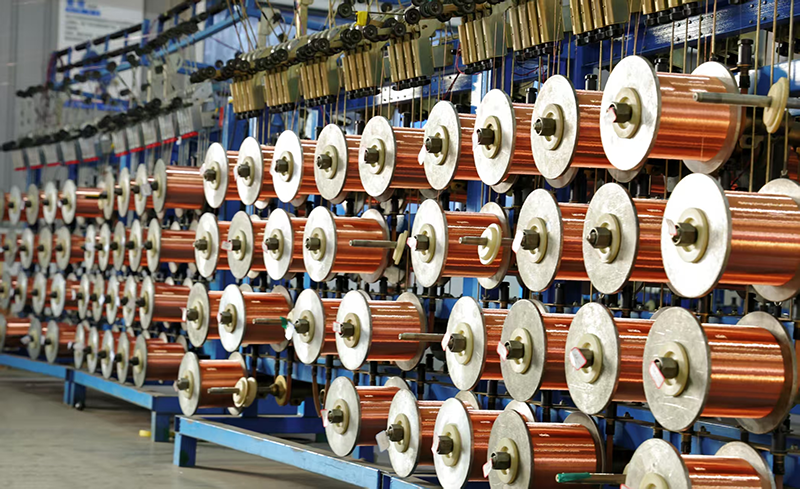 固達(dá)銅導(dǎo)體拉絲工序。