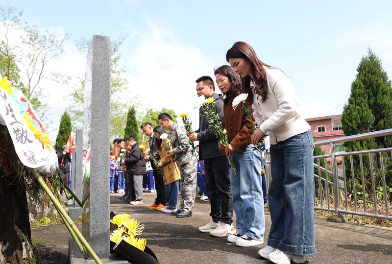 貴州獨山泗亭村幾代人的75年堅守。