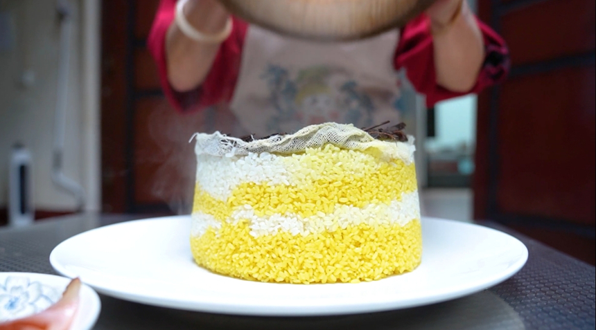 黃飯蒸好。