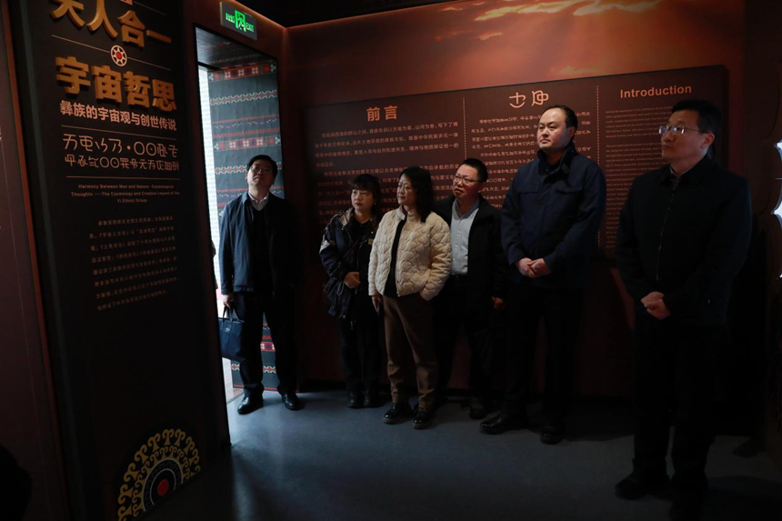 參觀彝族文化博物館。