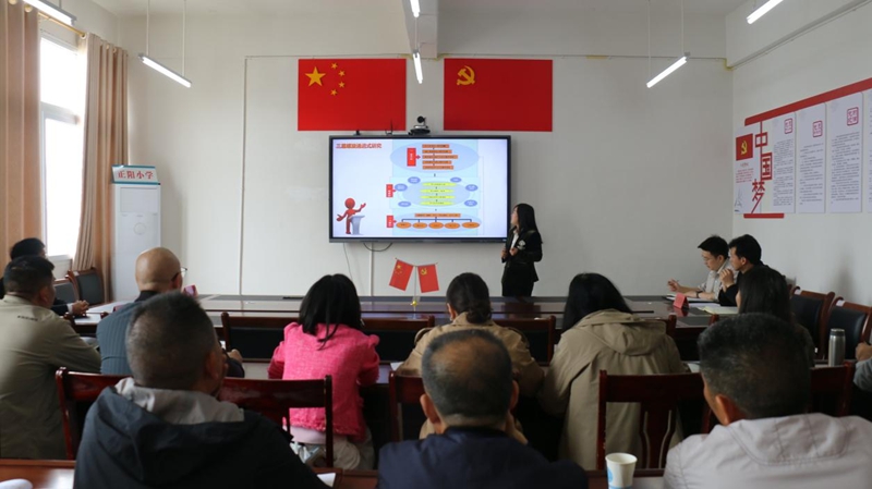 普定縣 “三鏈融合?素養(yǎng)內(nèi)生” 課改實(shí)踐教學(xué)場(chǎng)景.jpg