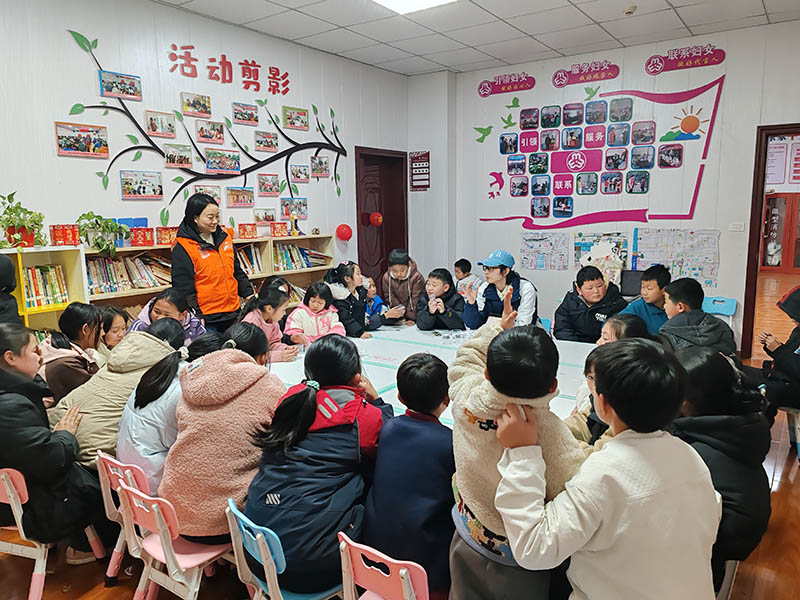 2025.2.22長征社區兒童之家組織社區兒童開展有趣的“走進科學實驗小課堂”主題活動。