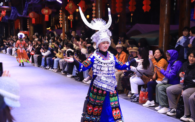 “微笑阿蕾”團隊登上“村T”舞臺.