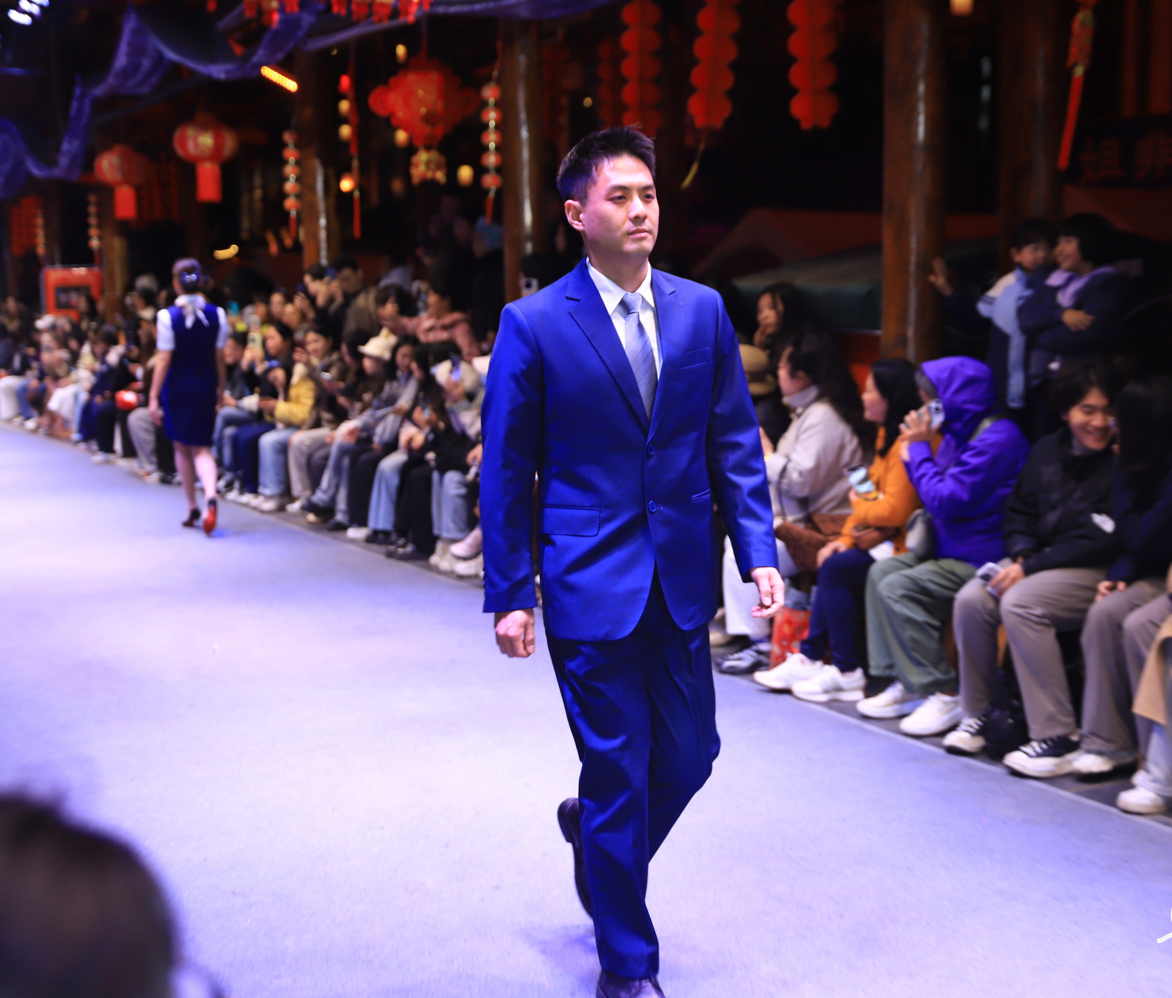 “微笑阿蕾”團隊登上“村T”舞臺。