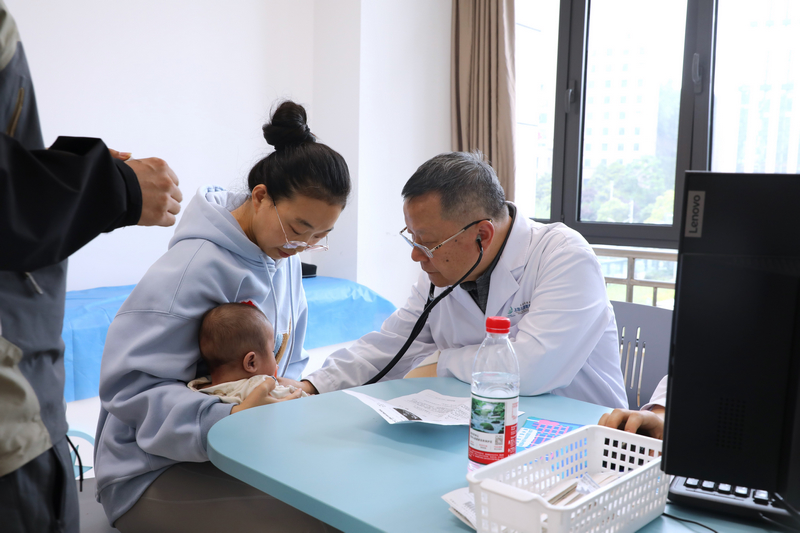 上海兒童醫學中心劉錦芬教授來院坐診并開展學科帶教。