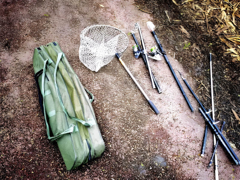 現場查獲的部分非法釣具。稅會靜攝