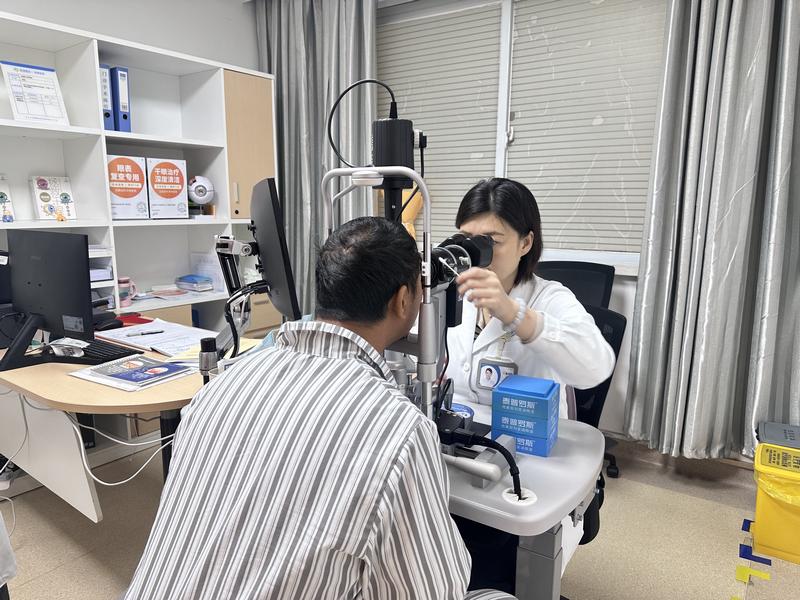 患者正在接受檢查。