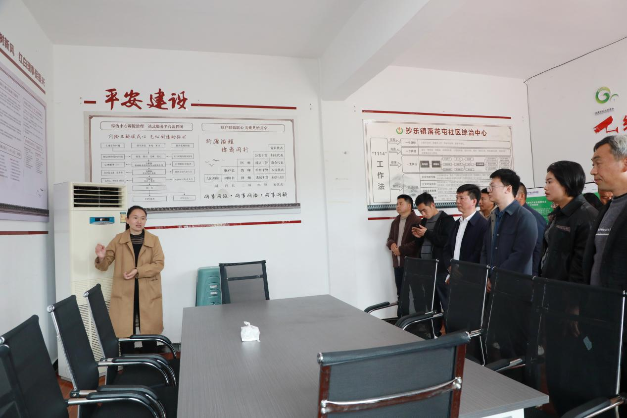 實地考察學習鄉村治理典型案例。