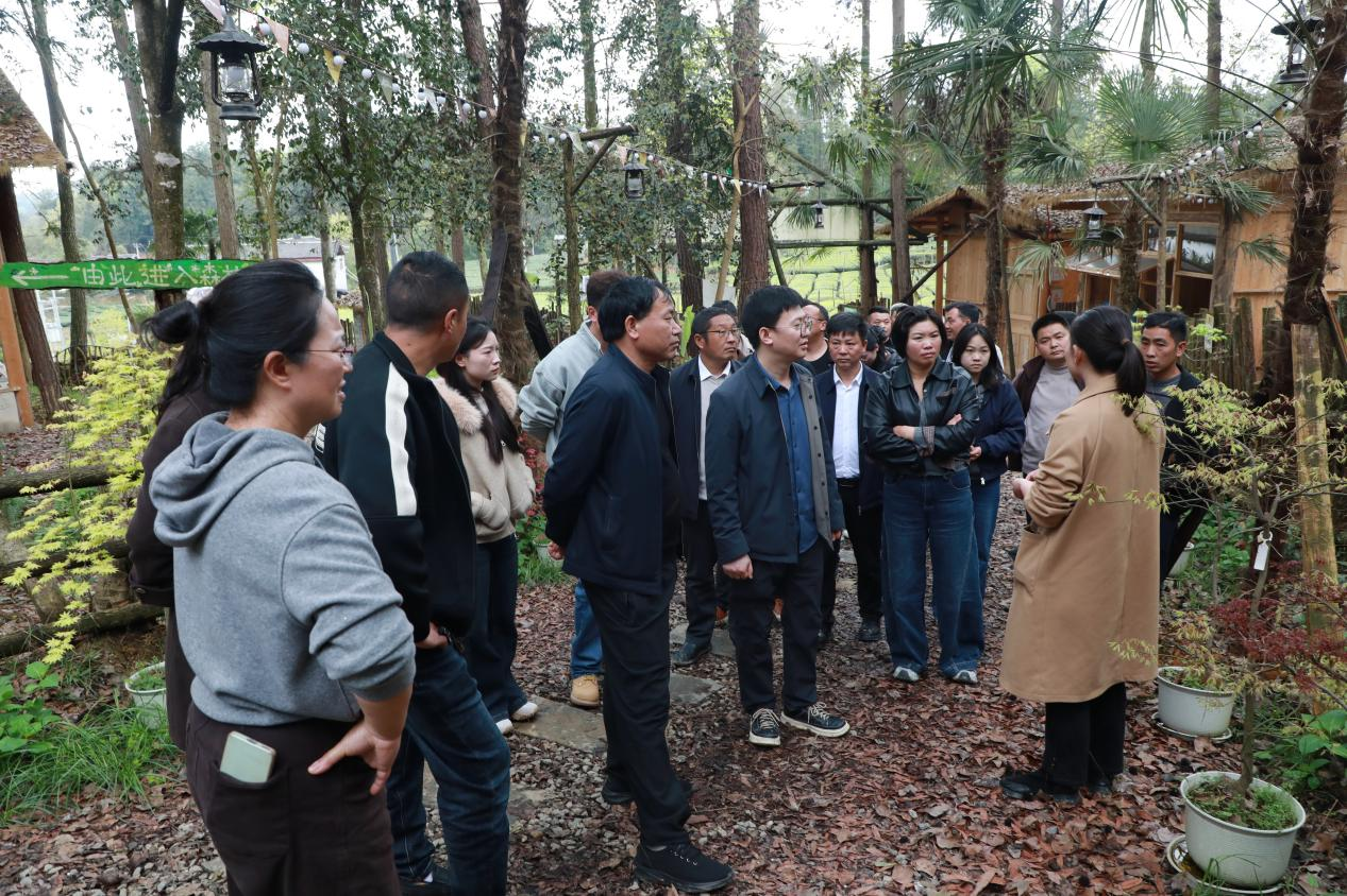 實地考察特色產業。