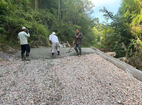 下院村“斷頭路”施工。受訪者供圖