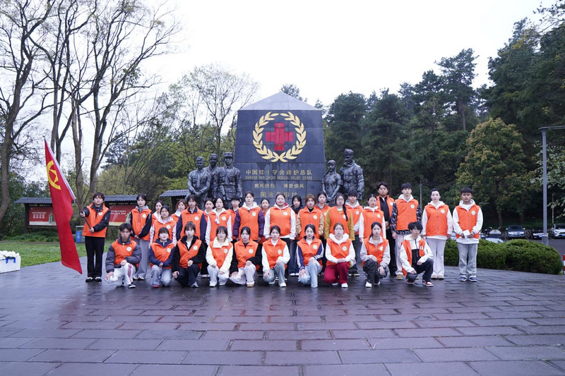 貴州共青團(tuán)、少先隊(duì)組織開展“追尋·2026·清明祭英烈”主題活動。